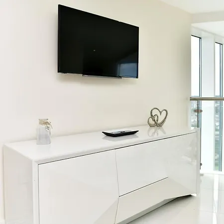 Just Stay Wales - Meridian Quay Penthouses Swansea Exterior photo